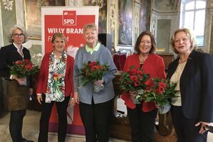 v.l.n.r.: Dr. Bettina Greiner, Kerstin Metzner, Inge Hennig, Dr. Ingaburgh Klatt, Conja Grau